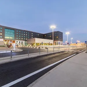 4* فندق كورتيارد باي ماريوت إيربورت